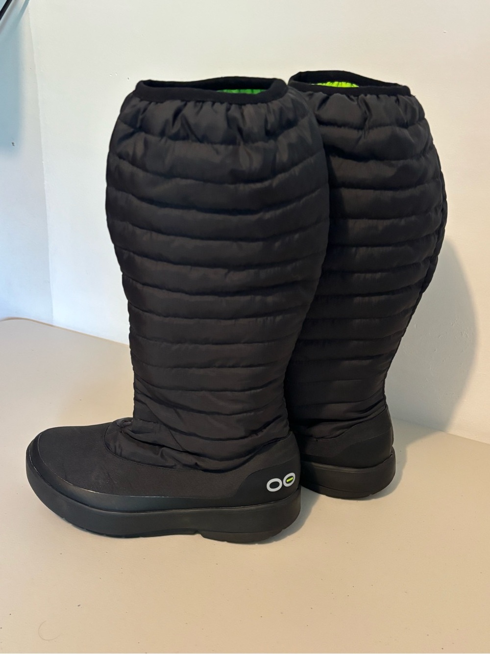 OOFOS OOmg Women’s Black Quilted Knee High Pull-On Snow Boots Size 9 (EU 40)